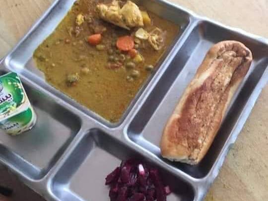 مطعم جامعة نواكشوط يقدم وجبة جامعية أثارت الجدل(صورة)