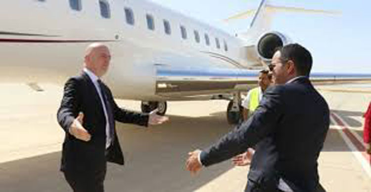 رئيس الفيفا يصل موريتانيا ويلتقي بولد عبد العزيز