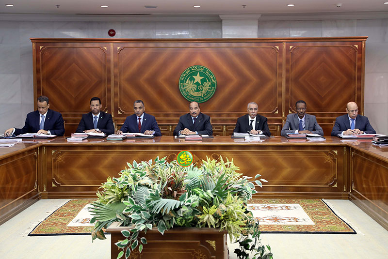 عزيز يمنح خلال شهر واحد 11 قطعة أرضية مثيرة للجدل