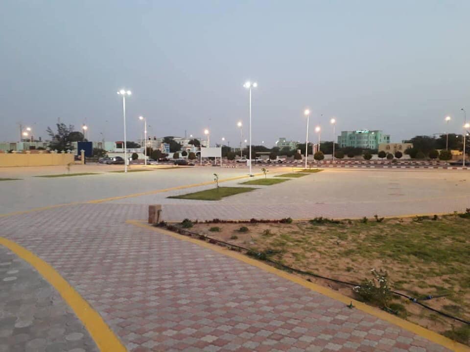 عزيز يدشن ساحة الحرية الليلة.. وفنيون ينتقدون طريقة&nbsp;(…)