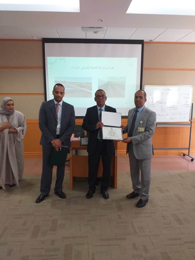 الأستاذ يحي محمد المختار بورويص يحصل على شهادة الامتياز&nbsp;(…)