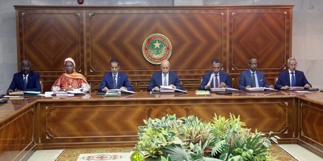 أنباء عن تصريح الرئيس والحكومة بممتلكاتهم أمام لجنة (…)