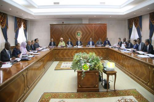 تغيير جميع الأمناء العامين للوزارات عدا ثلاث وزارات(التفاصيل