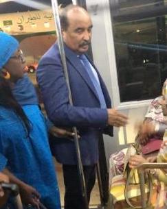 عزيز يعود إلى نواكشوط ويخضع لفحوصات كورونا بمطار أم التونسي