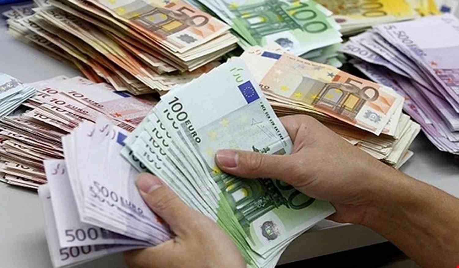 مدونون: بطلب من السلطات الموريتانية جزر الكناري تحتجز (…)