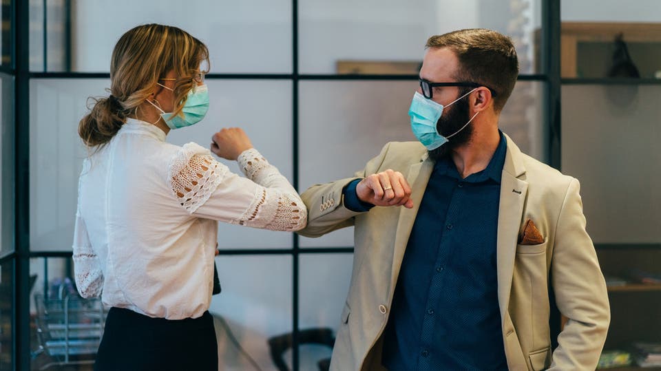 لهذا السبب يصاب الرجال بكورونا أكثر من النساء