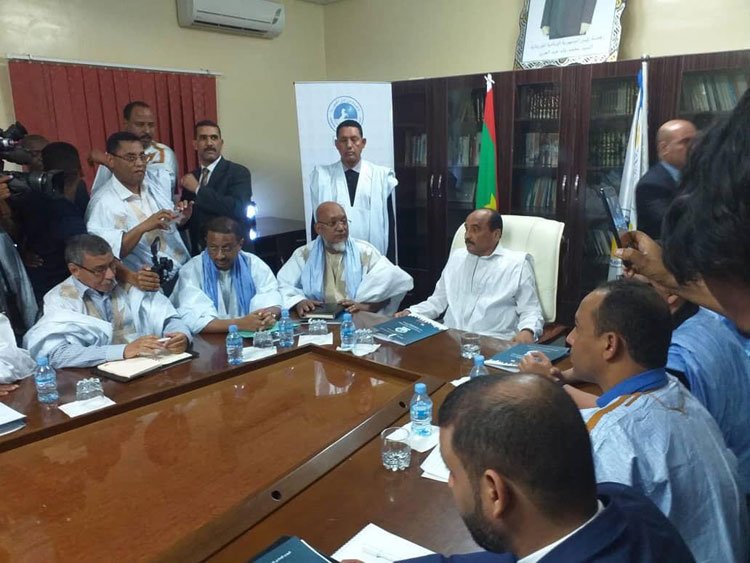 عزيز يظهر مهزوزا للمرة الثانية