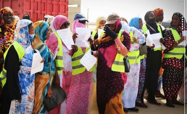 عمال النظافة يطالبون بصرف رواتبهم المتأخرة شهرين