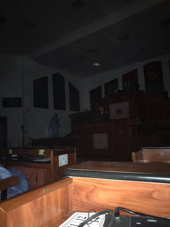 تقطع الكهرباء عن البرلمان اليوم أثناء جلسة مساءلة أحد&nbsp;(…)