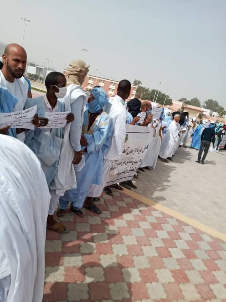 عمال برنامج أمل 