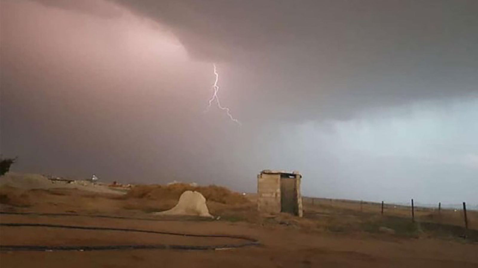 ضحايا وخسائر مادية جراء صواعق وعواصف في موريتانيا