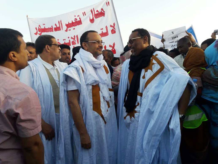 المرشح الرئاسي ولد بوبكر يحضر هذه اللحظات لمسيرة المعارضة