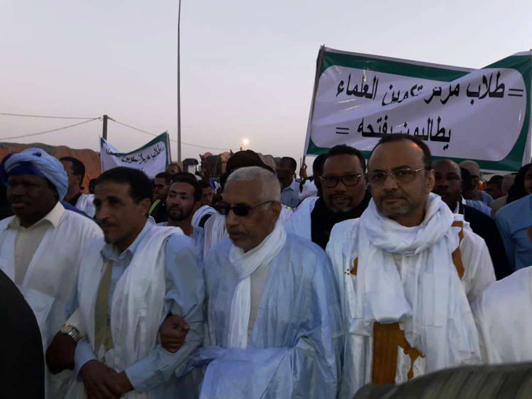 مسيرة حاشدة للمعارضة يقودها أربعة مرشحين تطالب بانتخابات (…)