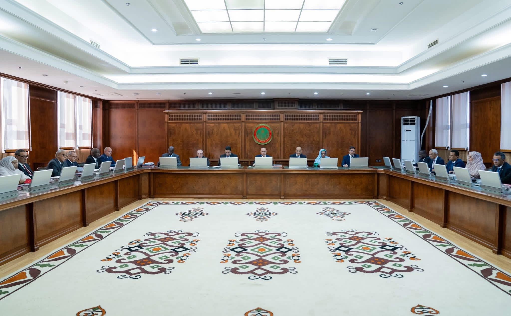 مجلس الوزراء يصادق على إنشاء منطقة صناعية ويجري تعيينات&nbsp;(…)