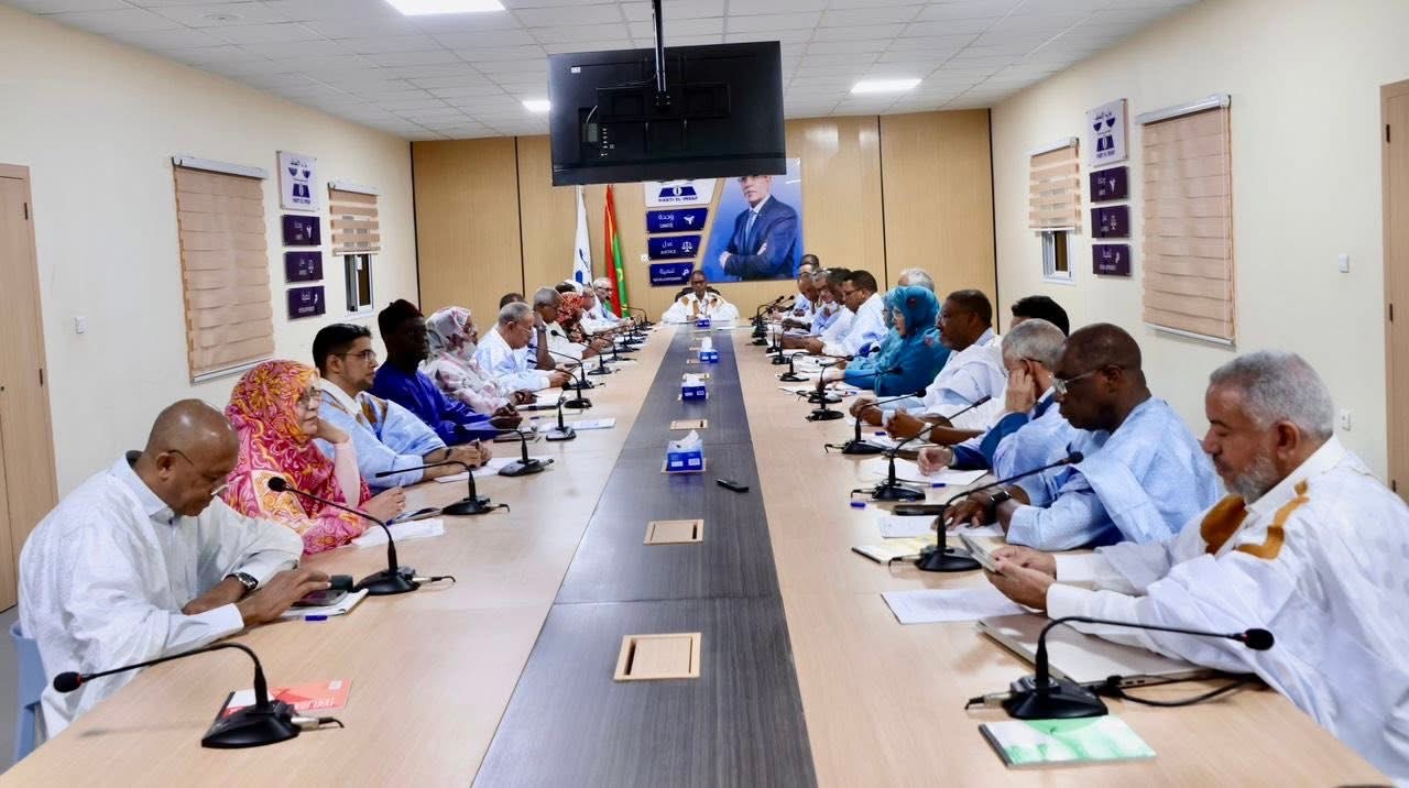 اللجنة الدائمة لحزب الإنصاف تناقش القضايا الوطنية والتنظيمية