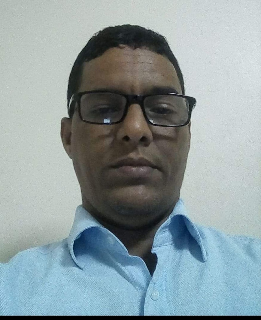 الناشط السياسي يب المختار: كفانا من مشرعين أميين وعمد عاميين