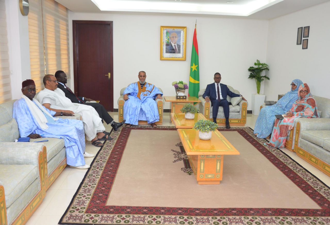 الوزير الأول يستقبل مجلس الإشراف على مؤسسة المعارضة